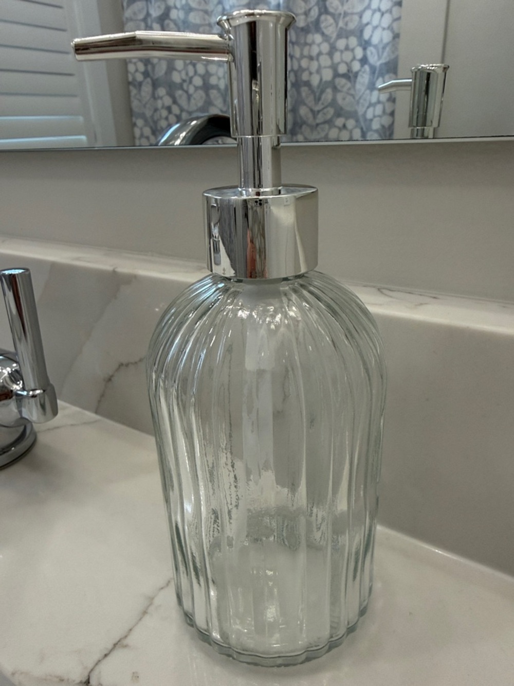 🆕Clear Glass Ribbed Soap Dispenser with Chrome Pump. 18oz.